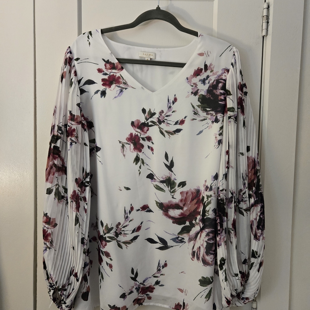 Chic Floral V-Neck Blouse